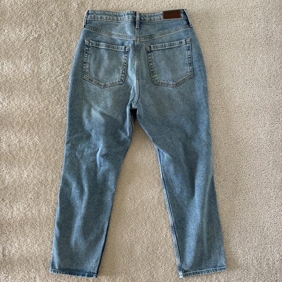 Hollister Ultra High-Rise Mom Jean NWOT - Picture 2 of 4